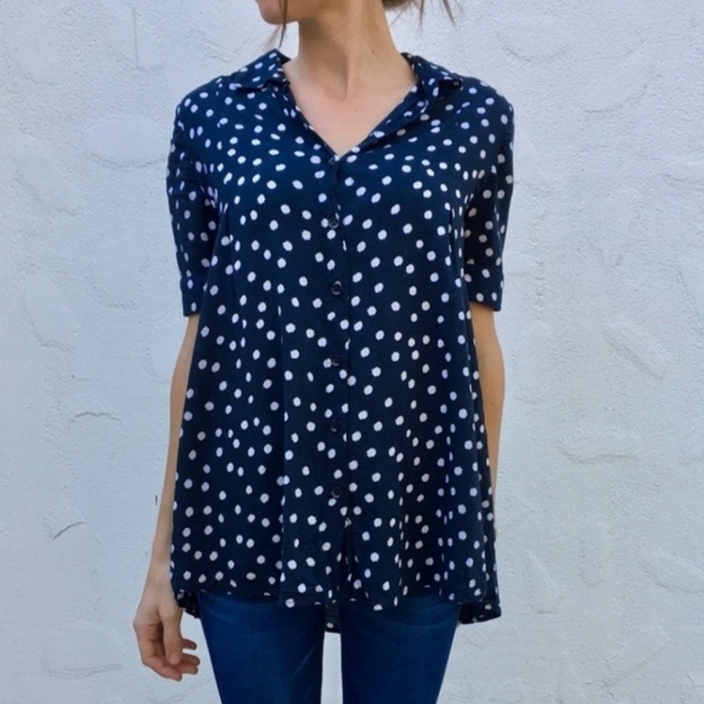 Anthropology 11.1 tylho Navy blue poka dot tunic top